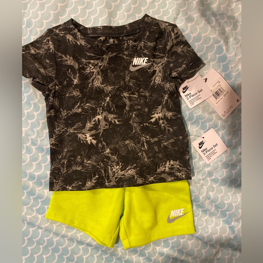 Brand new with tags Nike set. 12 months.